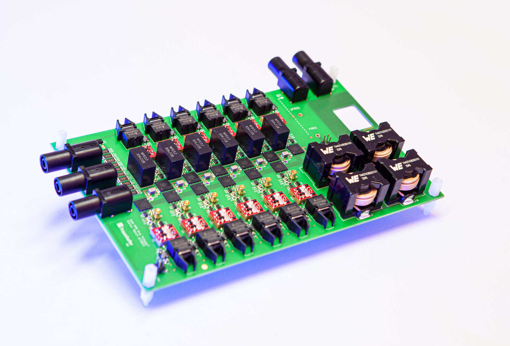 Multilevel voltage converter with high-voltage GaN transistors, developed at Fraunhofer IAF