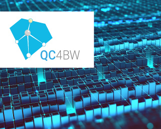 Projektlogo QC-4-BW: Vernetzte Knotenpunkte über blauem Diamant