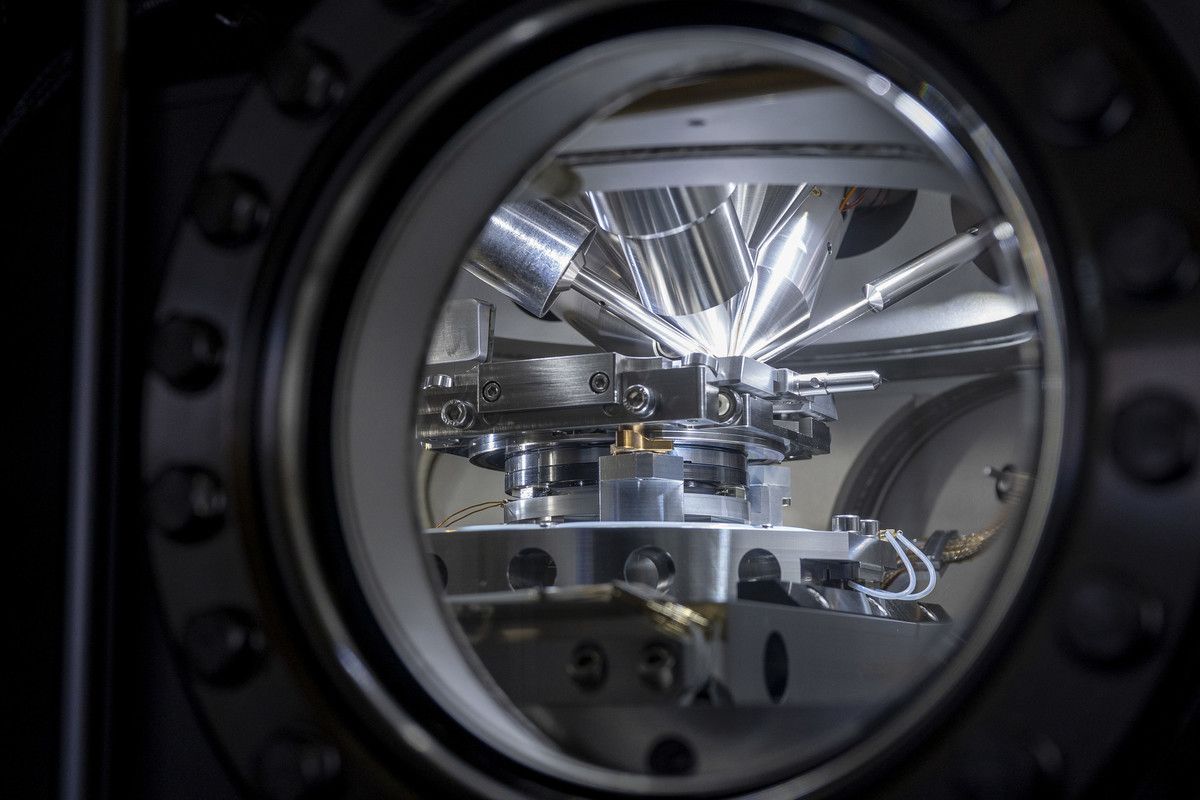 TOF-SIMS mit integriertem Tunnelmikroskop am Fraunhofer IAF