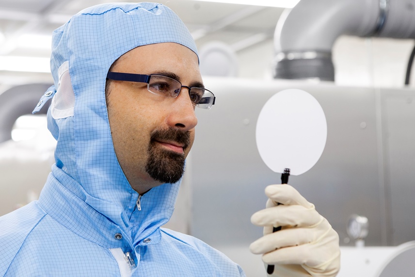 Employees with aluminium scandium nitride wafers in clean room