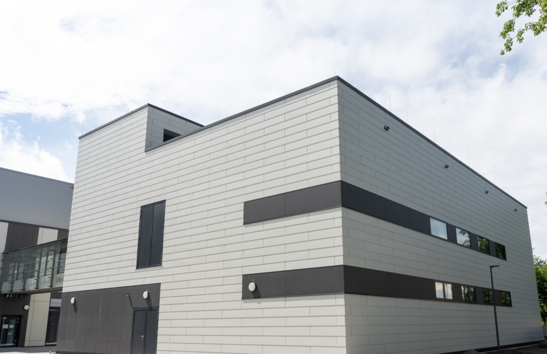 New MOCVD Hall with new laboratory building in the background