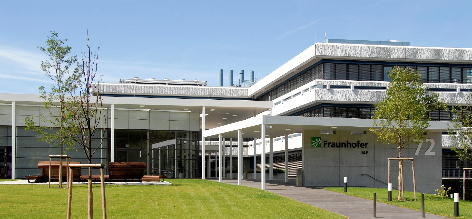 View to the entrance of the Fraunhofer IAF in Freiburg.