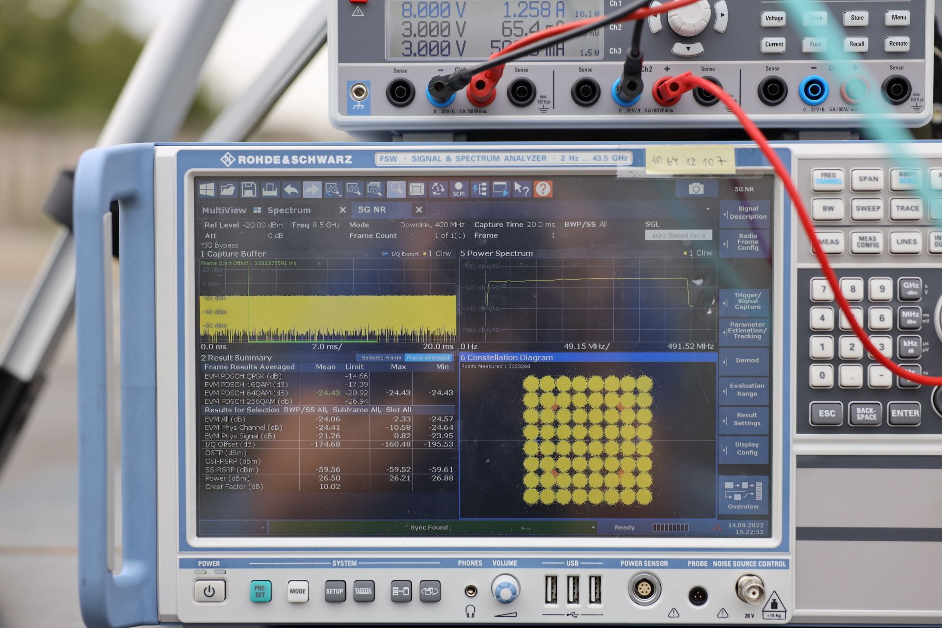 A screen displays the result of the measurement with the demonstrator, which was developed in the KONFEKT project.