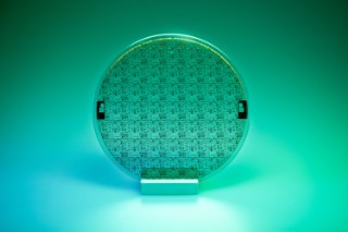 Frontside processed 4-inch GaN-on SiC wafer of Fraunhofer IAF´s GaN07 technology. The wafers are completely fabricated and tested in Fraunhofer IAF´s III-V process line including design and fabrication of processing mask sets, epitaxy, wafer processing and characterization