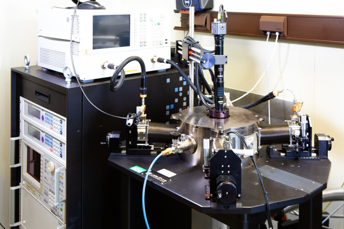 Cryo-on-wafer measurement station at Fraunhofer IAF The cryo-on-wafer measurement station at Fraunhofer IAF allows characterization of wafers at extremely low temperatures.