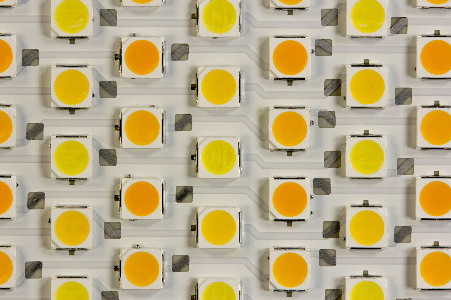 4-channel LED board from Fraunhofer IAF 4-channel LED board in yellow and orange