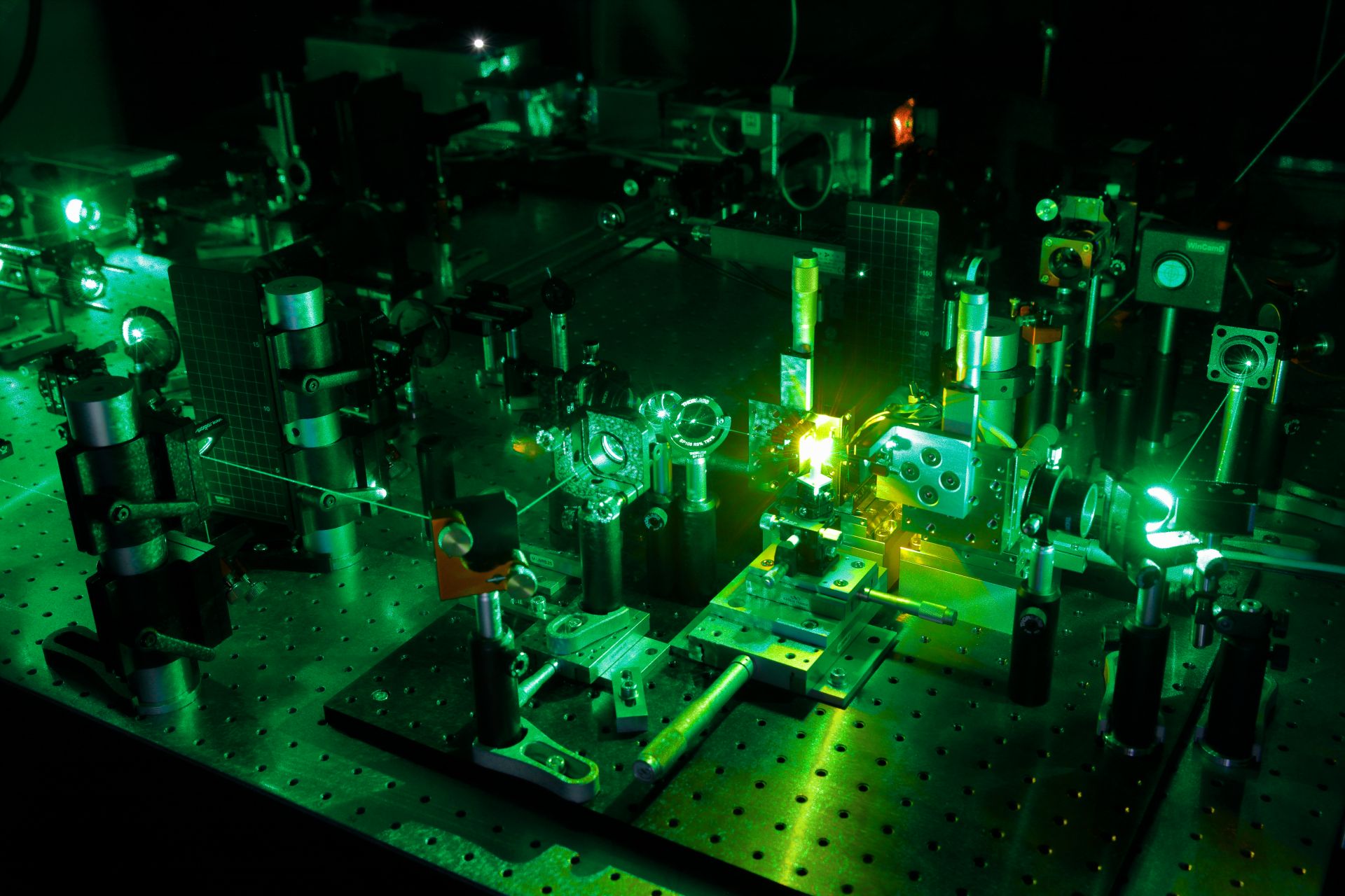 Laser threshold magnetometer setup of Fraunhofer IAF