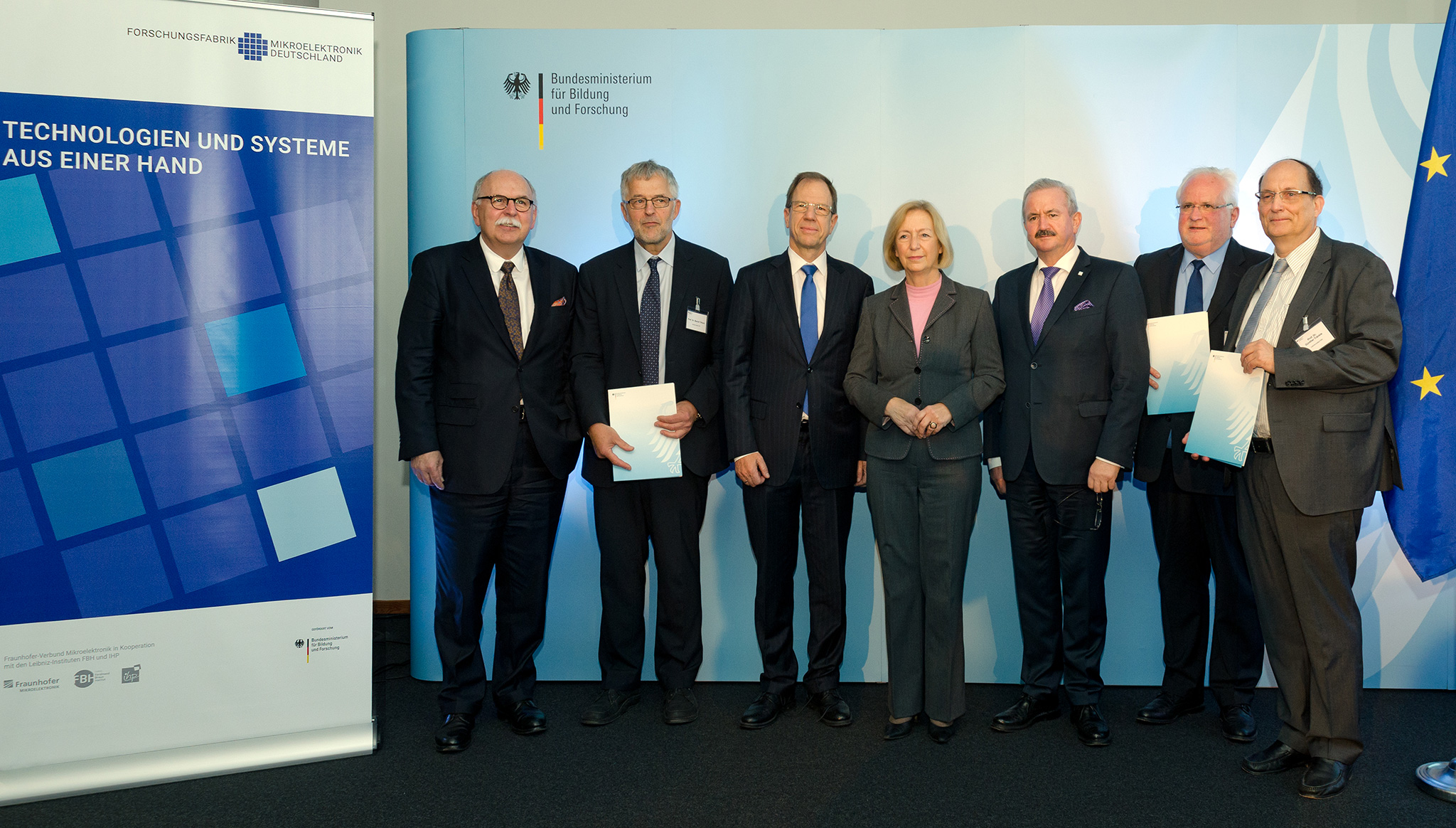 From left to right: Prof. Matthias Kleiner, President of the Leibniz Association, Prof. Bernd Tillack, Director of the Leibniz Institute for Innovative Microelectronics (IHP), Dr. Reinhard Ploss, Chairman of Infineon AG, Prof. Johanna Wanka, Federal Minister for Education and Research, Prof. Reimund Neugebauer, President of the Fraunhofer-Gesellschaft, Prof. Hubert Lakner, Chairman of the Fraunhofer Group for Microelectronics, Prof. Günther Tränkle, Director of the Ferdinand Braun Institute, Leibniz Institute for Maximum-frequency Technology (FBH).